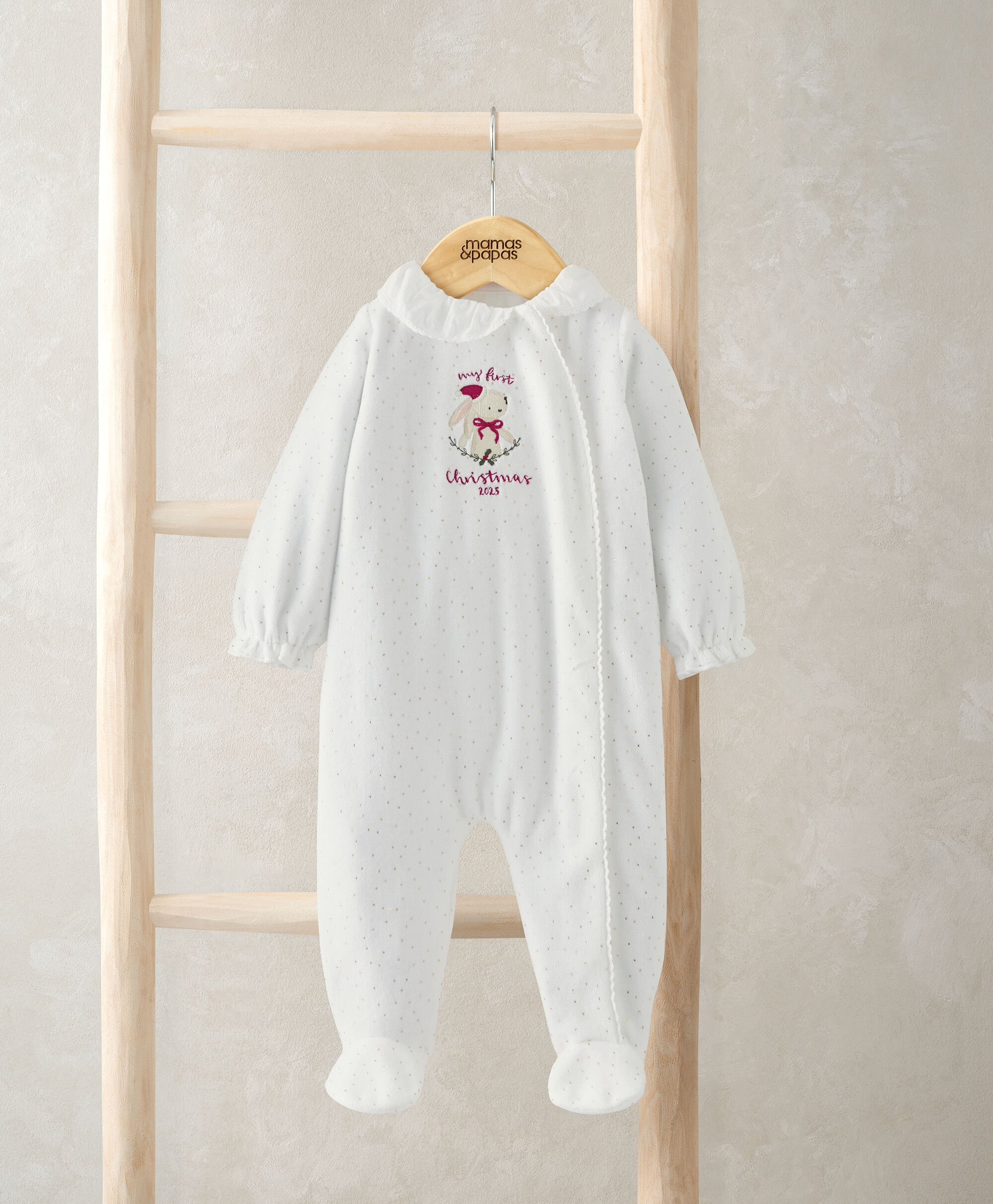 مجموعة هدايا لعبة الأرنب بو وبيجامة باللون الابيض للكريسماس، قطعتين image number 2